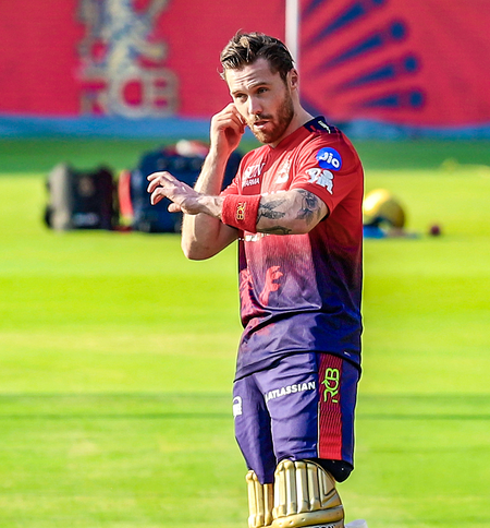 IPL 2026: RCB opener Phil Salt returns to England for scans after finger injury