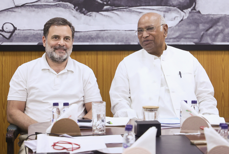 Kerala CM puzzle deepens as Congress high command keeps all guessing