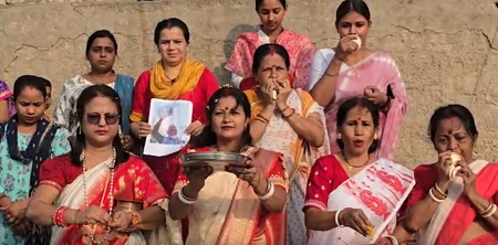 Women offer special prayers in Varanasi, seeking victory for BJP in Bengal