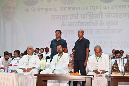 Bihar: Nishant Kumar arrives in Valmikinagar, receives a grand welcome