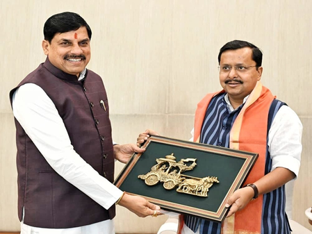 CM Mohan Yadav meets BJP chief Nabin, Union Minister Pradhan in Delhi; invites them to MP