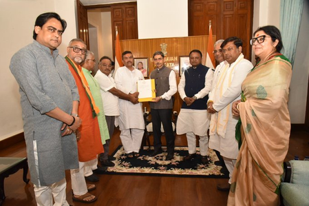 BJP’s Bengal Legislative team stakes claim for forming new government to Guv