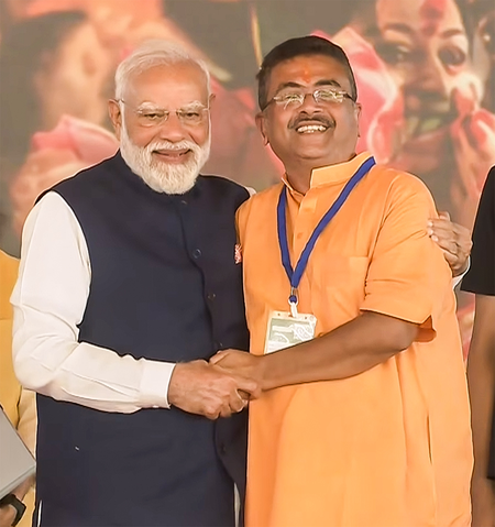 PM Modi hugs Suvendu Adhikari, Yogi Adityanath wraps saffron scarf around his neck