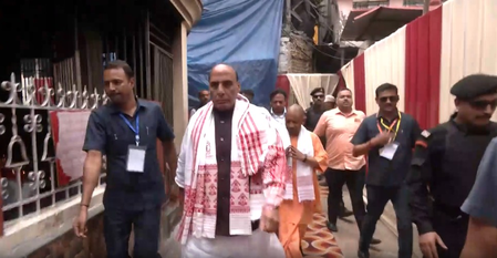 Rajnath Singh, Yogi Adityanath offer prayers at Kamakhya Temple