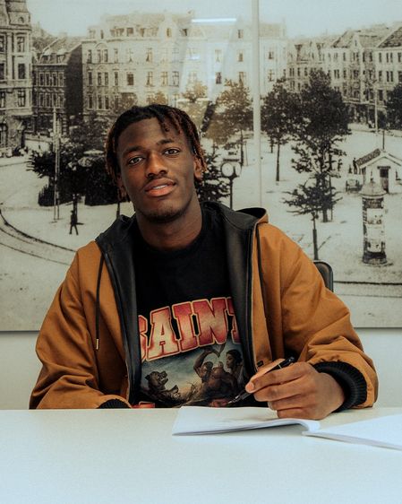 Football: Dortmund sign defender Gadou from Salzburg