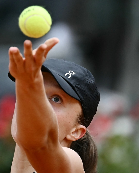Italian Open: Swiatek storms into semifinals with commanding win over Pegula