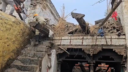Four of family killed as house roof collapses after heavy rain in K’taka’s Vijayapura