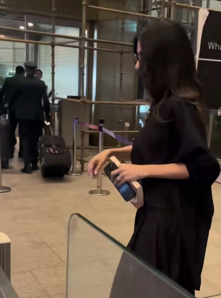 Mouni Roy rushes into the airport, avoids paps amidst divorce news with Suraj Nambiar