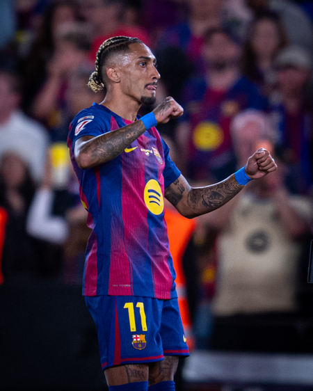 Raphinha double powers Barcelona to historic home record