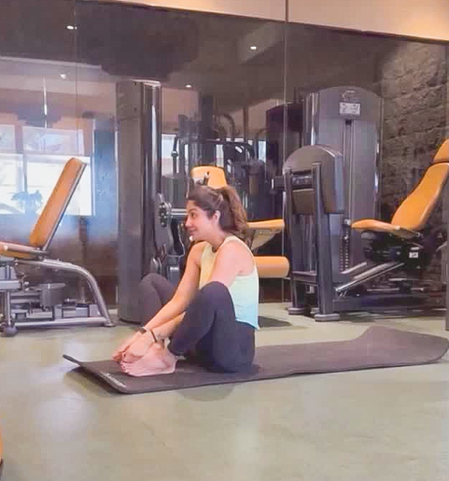 Shilpa Shetty says, she’s ‘learning how to get back up literally’ as she tests her core strength