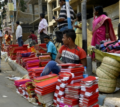Four decades after Usha Uthup’s ode, Kolkata battles same hawker chaos