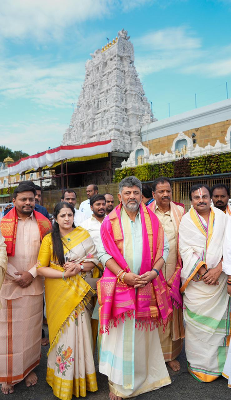 K’taka Dy CM Shivakumar visits Tirumala temple; says prayed for country to overcome economic crisis