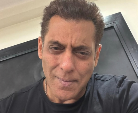 Salman Khan shares four posts at mid-night after his ugly encounter with paps at hospital, readers confused over his caption