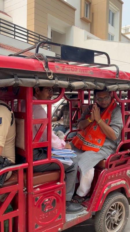 Bihar Minister Shailendra uses e‑rickshaw to office, backs PM’s fuel conservation appeal