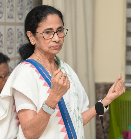 Mamata Banerjee condemns hawker eviction drive
