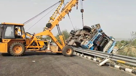 40 injured after sleeper bus overturns on Delhi-Mumbai Expressway in Rajasthan’s Alwar