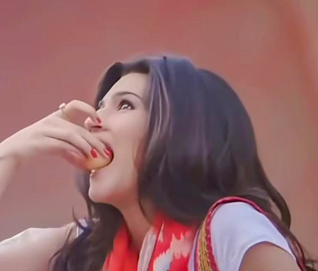 Kriti Sanon celebrates 12 years in Bollywood, recalls shooting her first ‘Heropanti’ shot with ‘gol gappas’