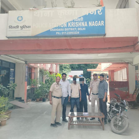Delhi Police bust burglary, mobile snatching racket; two arrested in Shahdara