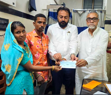 Bengal govt gives ex gratia of Rs 4 lakh to family of Kolkata child who died after lamp from street light fell on her