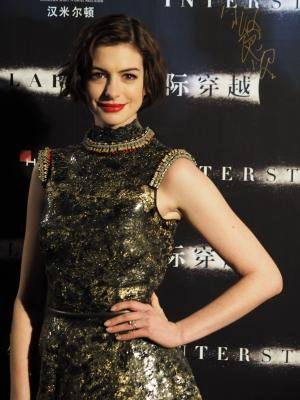 Anne Hathaway was ‘legally blind’ in left eye for a decade