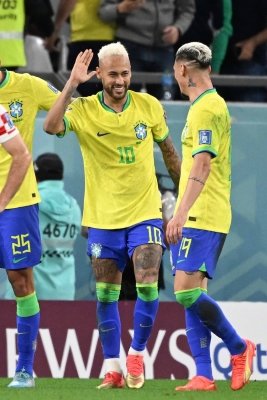 Neymar earns Brazil World Cup recall