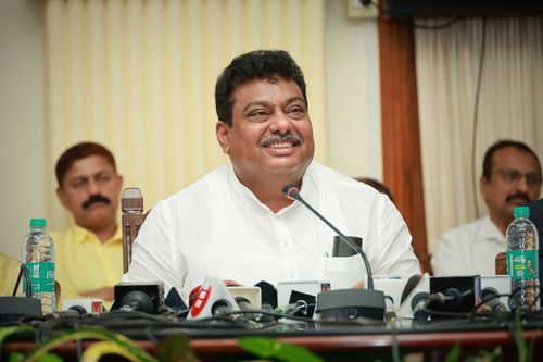 Can’t speak what’s on Rahul Gandhi’s mind: K’taka Minister on change in state leadership