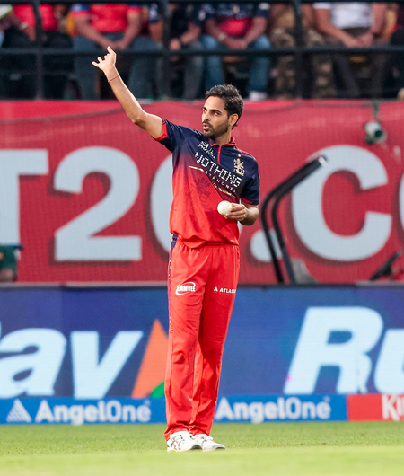 IPL 2026: ‘Bhuvneshwar Kumar can trouble GT’s top order,’ says Sanjay Bangar