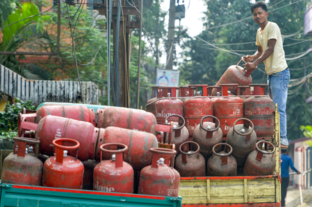 Indians continue to pay lowest cooking gas prices in world: Govt
