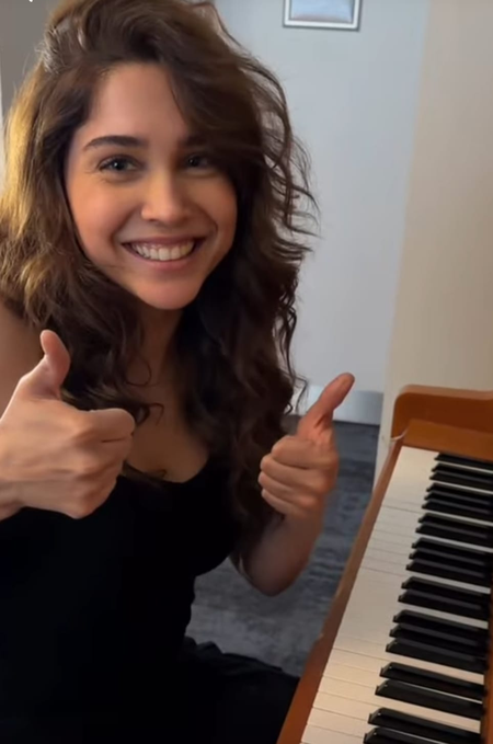 Sharvari plays ‘Maskara’ on piano: Finding new ways to obsess