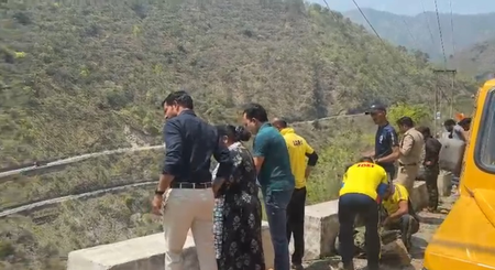 Vehicle falls into deep gorge in Devprayag; three bodies recovered, search on for missing five