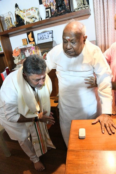 Karnataka: Shivakumar meets Deve Gowda, seek blessings; MB Patil, Ramalinga Reddy thank party for Cabinet post