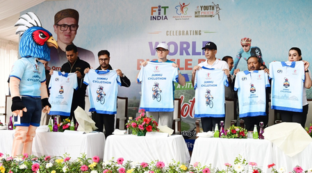 J&K CM flags off cyclothon on World Bicycle Day