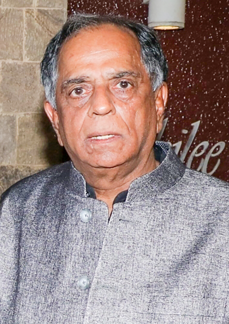 Govinda, Farhan Akhtar, Shatrughan Sinha, others attend last rites of Pahlaj Nihalani