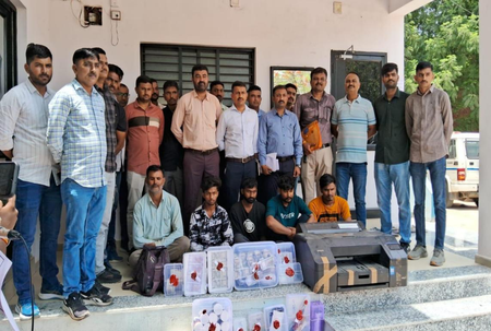 Gujarat Police bust counterfeit currency racket, seize fake notes worth Rs 28.94 lakh