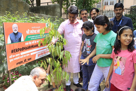 NDMC V-C Kuljeet Singh Chahal leads tree plantation drive in North West Moti Bagh