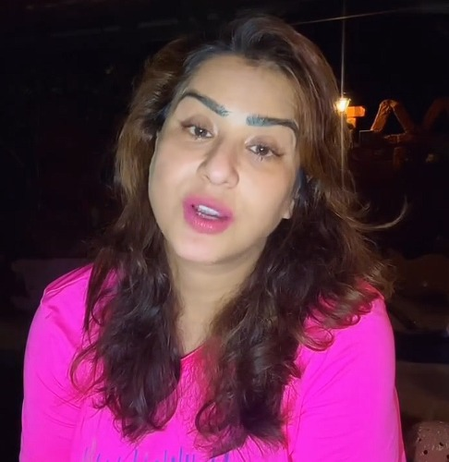 Shilpa Shinde indirectly asks Hina Khan to support Khan Sir instead of writing lengthy English notes against her