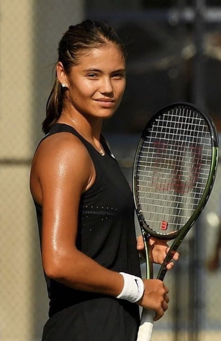 Raducanu storms into Queen’s second round with dominant win over Blinkova
