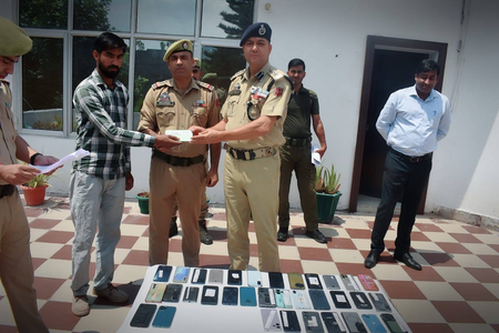 Police in J&K’s Poonch return 50 recovered mobile phones to owners