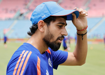 2nd T20I: Shedge, Prince handed debut caps as India elect to bowl against unchanged Ireland