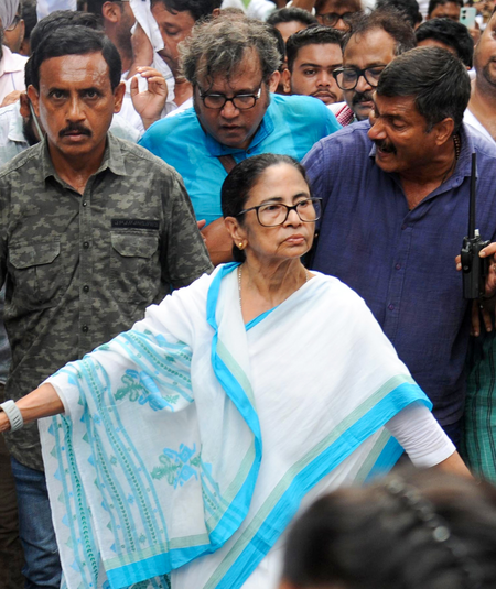 Mamata Banerjee-led Trinamool faction files 4 police complaints against rebel faction