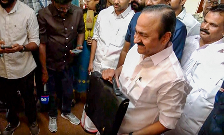Sudheeran returns to familiar turf, puts Satheesan Govt on defensive