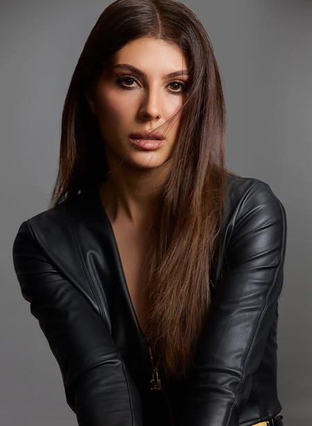 Elnaaz Norouzi credits Yoga & Music as her greatest source of peace amidst hectic travel & life