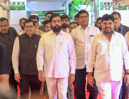 Eknath Shinde rebukes Sanjay Patil for abusing, threatening reporters; asks Sena MP to apologise