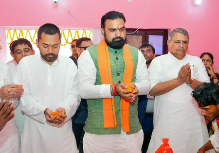 Bihar: Nishant Kumar performs housewarming ceremony at new Patna residence