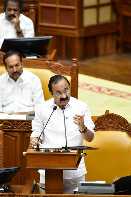 ‘Only tax fixed, not sale’: Kerala CM Satheesan targets previous Left govt on low alcohol liquor row