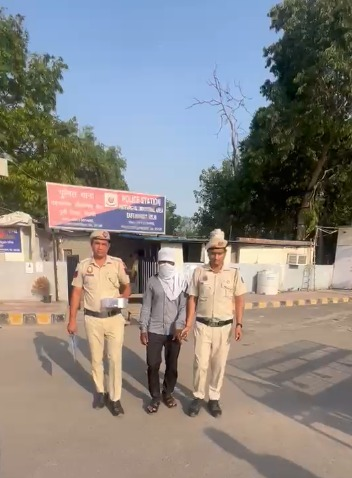 Delhi Police arrest history-sheeter; Illegal firearm, two live cartridges recovered