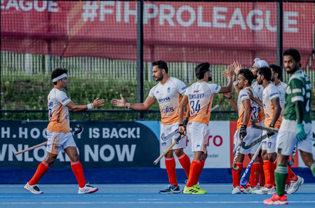 India and Pakistan players shake hands at FIH Pro League match in London