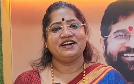 ‘Changing colours like chameleon’: Shiv Sena MP on Uddhav, Maha CM sharing same flight