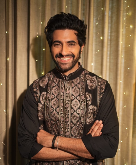 Akshay Oberoi calls working with Shah Rukh Khan in ‘King’ surreal