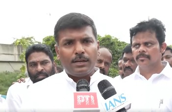 YSRCP leader appears before Women’s Commission on remark against minister
